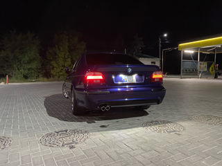 BMW 5 Series foto 4