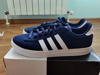 Продам новые кроссовки Adidas классические 44-44,5 размер,стелька 28,5 см оригинал foto 1