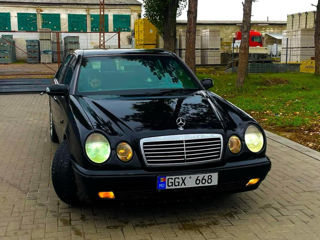 Mercedes E-Class foto 2