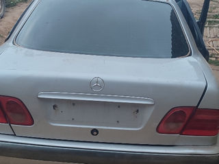 Mercedes E-Class foto 3