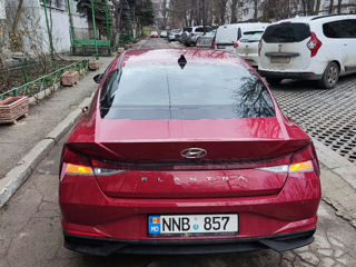 Hyundai Elantra foto 3