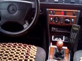 Mercedes Series (W124) foto 6