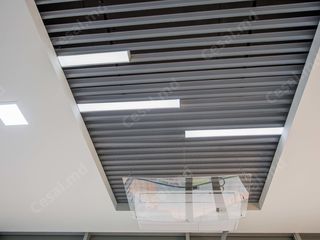 Экранный металический подвесной потолок в Молдове foto 4