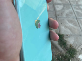 Se vinde  IPhone 11 foto 1