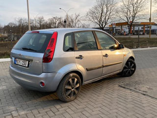 Ford Fiesta foto 4