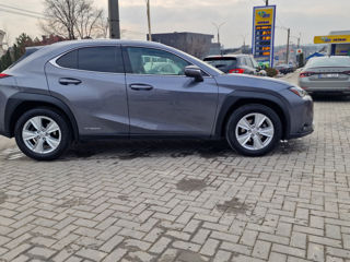 Lexus UX foto 2