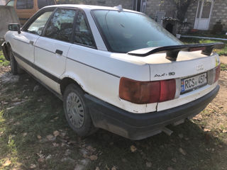 Audi 80 piese .Motorul pornește ,cutie și restul pieselor in stare foarte buna