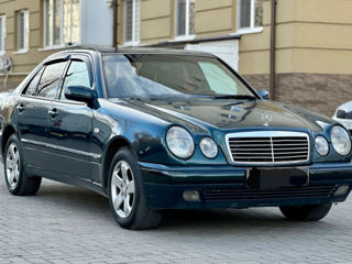 Mercedes E-Class foto 2