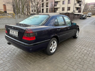 Mercedes C-Class foto 4