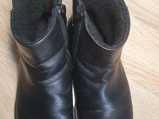 Gizme de iarna din piele pentru fetița,  mar.34 ( italia), în stare  perfectă,  3-2 ori purtate foto 2