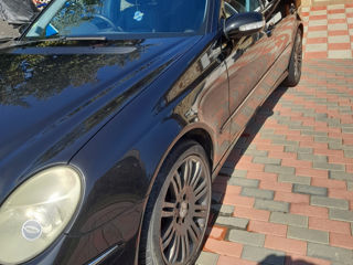 Mercedes E-Class foto 8