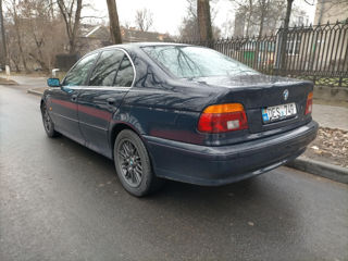 BMW 5 Series foto 3