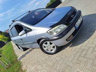 Opel Zafira foto 2