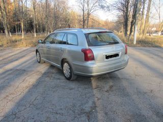 Toyota Avensis foto 4