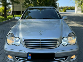 Mercedes C-Class foto 3