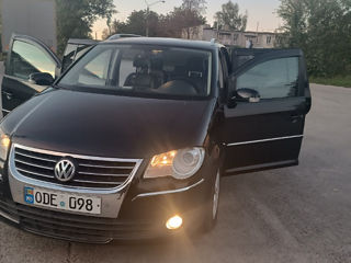 Volkswagen Touran foto 1