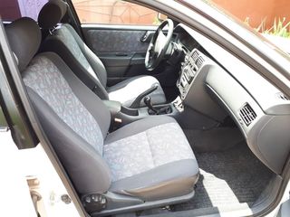 Toyota Carina foto 5