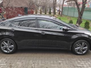 Hyundai Elantra foto 6