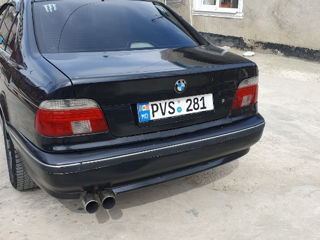 BMW 5 Series foto 4