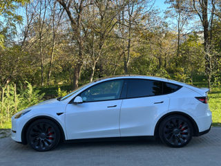 Tesla Model Y foto 5