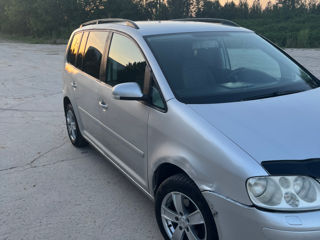 Volkswagen Touran foto 3