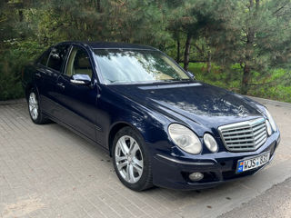 Mercedes E-Class foto 1