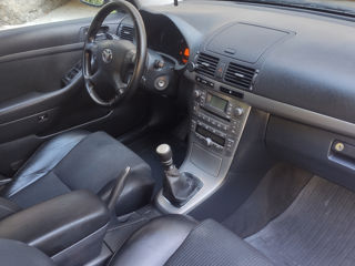 Toyota Avensis foto 2