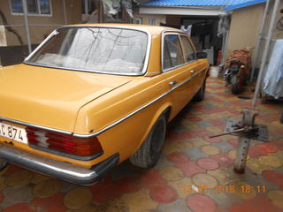 Mercedes Series (W123) foto 10