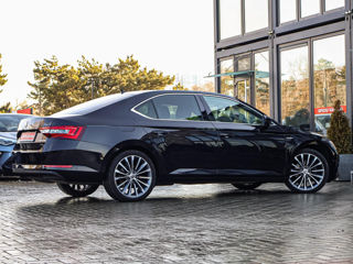 Skoda Superb foto 2