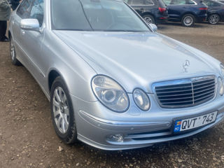 Mercedes E-Class foto 2