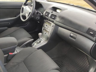 Toyota Avensis foto 2