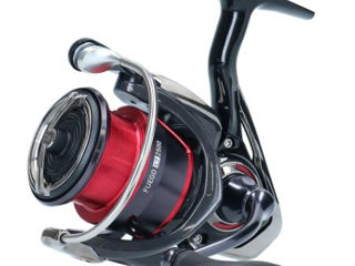 mulineta spinning Daiwa Fuego LT 2500 foto 2