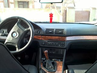 BMW 5 Series foto 3