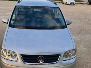 Volkswagen Touran foto 2