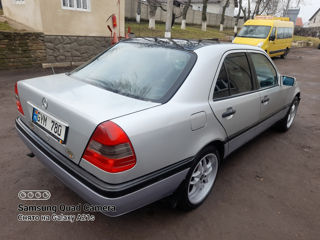 Mercedes C-Class foto 2