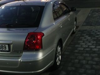 Toyota Avensis foto 8