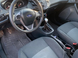 Ford Fiesta foto 2