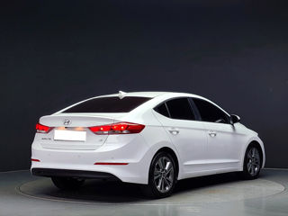 Hyundai Elantra foto 2