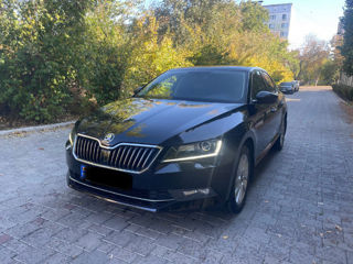 Skoda Superb foto 1