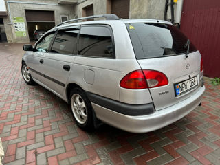 Toyota Avensis foto 4