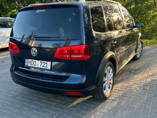 Volkswagen Touran foto 2