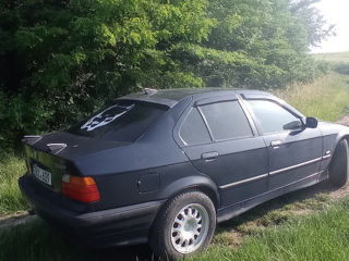 BMW 3 Series фото 0