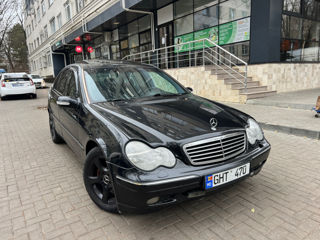 Mercedes C-Class foto 2