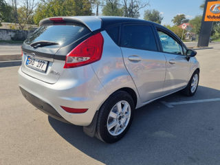 Ford Fiesta foto 3