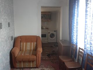 Vând jumătate de casa în stare buna ! foto 10