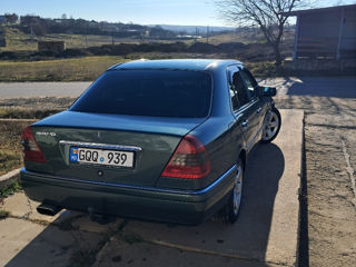 Mercedes C-Class foto 4