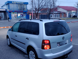 Volkswagen Touran foto 5