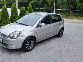 Ford Fiesta foto 5