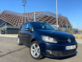 Volkswagen Touran foto 2