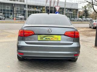 Volkswagen Jetta foto 4